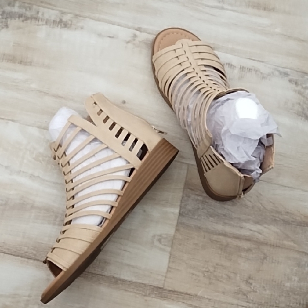 Women's Tan Journee Gladiator Sandals Size 8.5